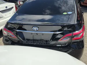 Toyota Crown 2020 Black