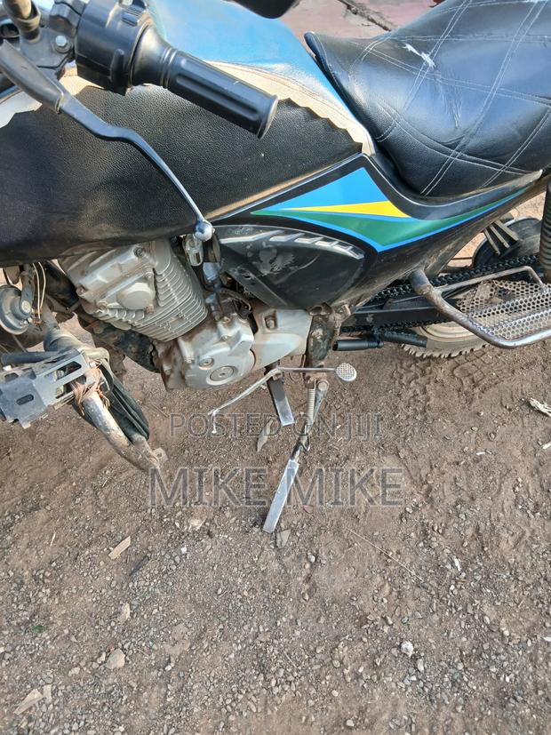Honda CB 2018 Blue - thumbnail 3