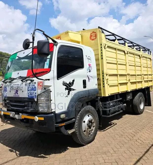 Isuzu FTR Financing 2022 White - thumbnail 2