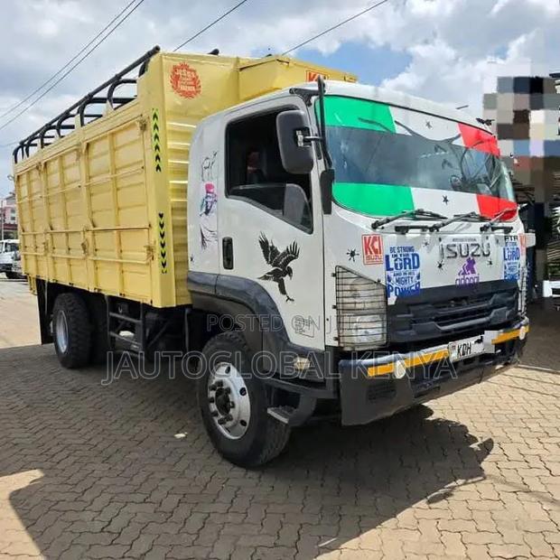 Isuzu FTR Financing 2022 White - thumbnail 6