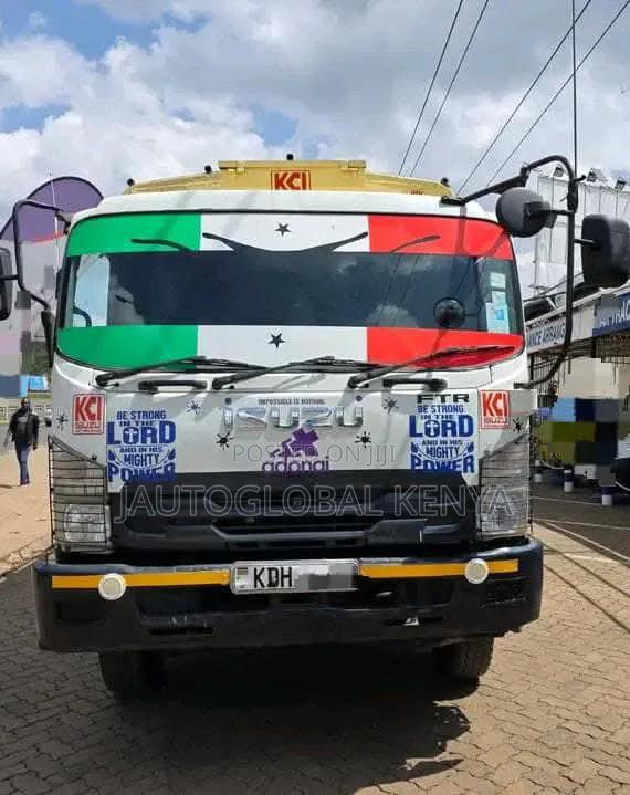 Isuzu FTR Financing 2022 White - main view