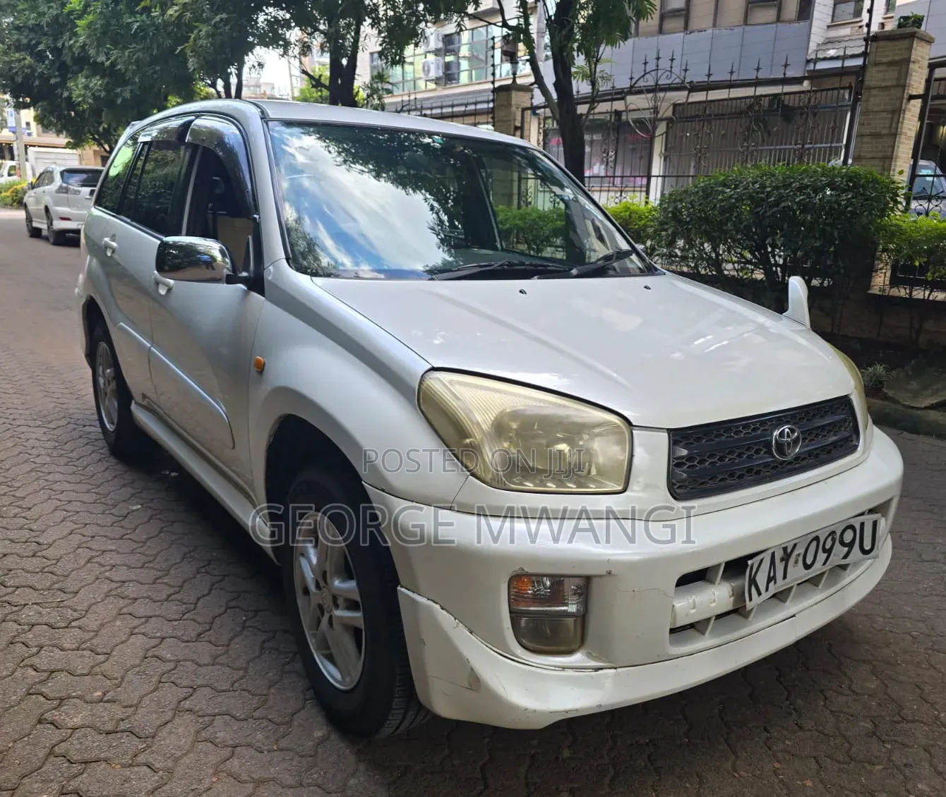 Toyota RAV4 2001 White