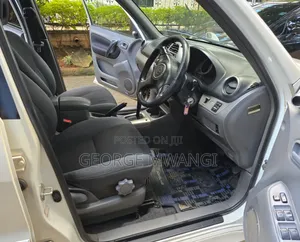 Toyota RAV4 2001 White