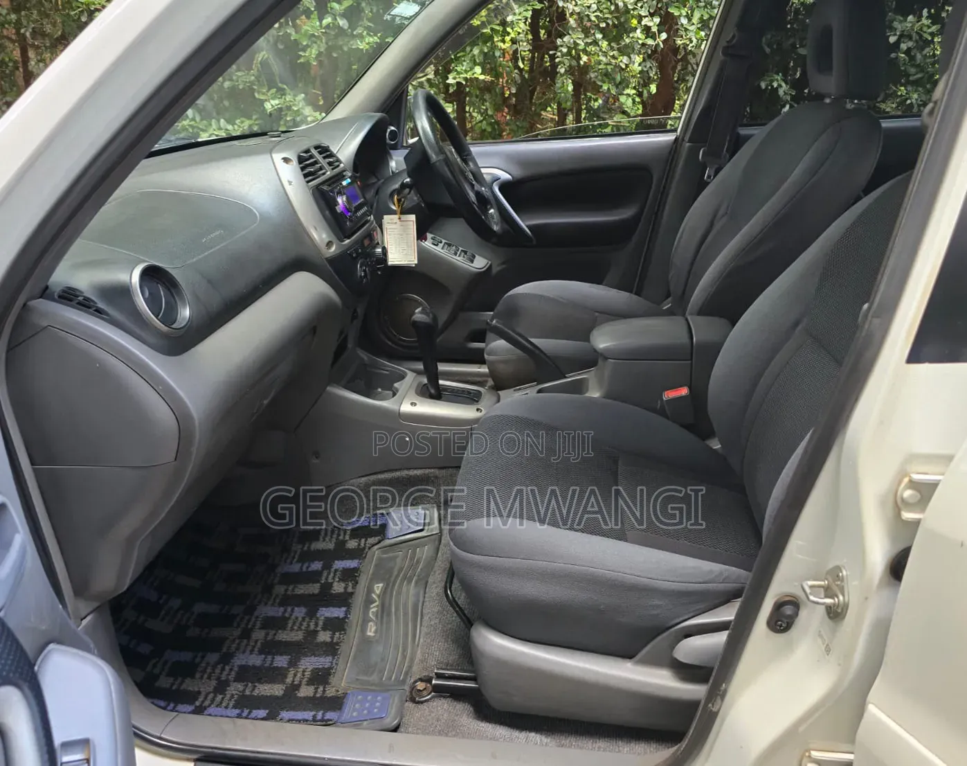 Toyota RAV4 2001 White