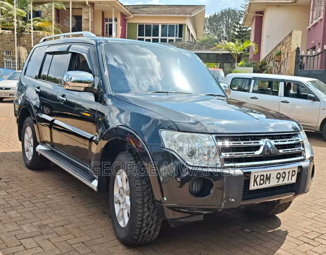 Mitsubishi Pajero 2010 Black