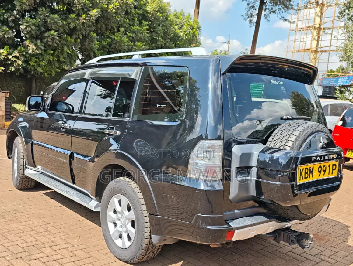 Mitsubishi Pajero 2010 Black