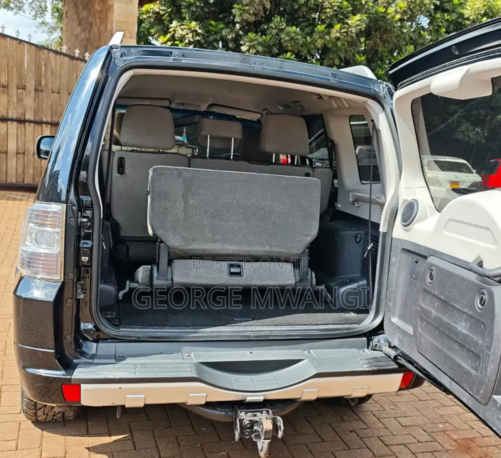 Mitsubishi Pajero 2010 Black