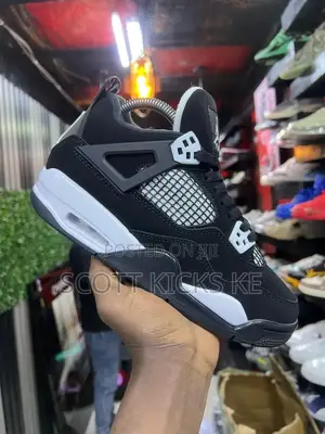 Air Jordan 4 “White Thunder”
Sizes:39-45