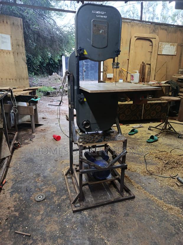 Woodcutting Bandsaw - thumbnail 2