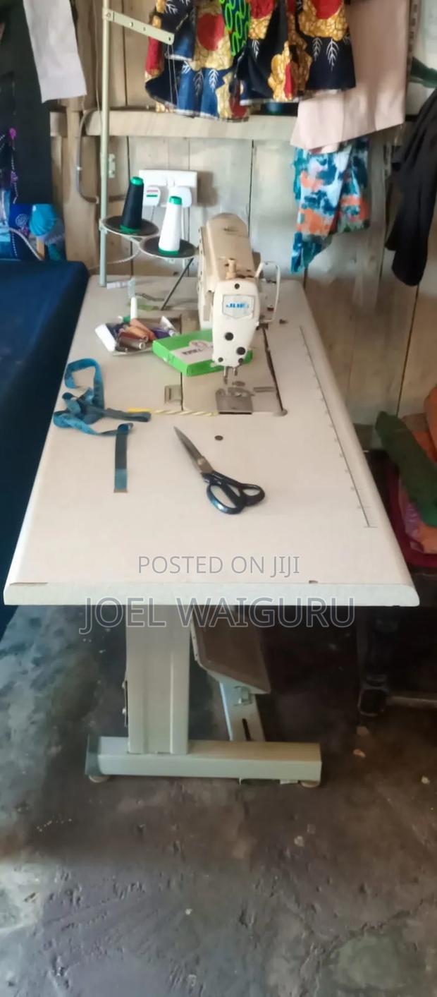 Sewing Machine - thumbnail 2