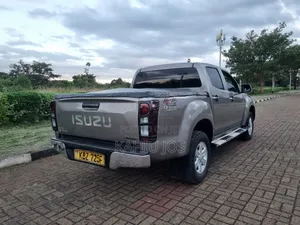 Isuzu D-MAX 2014 Gold