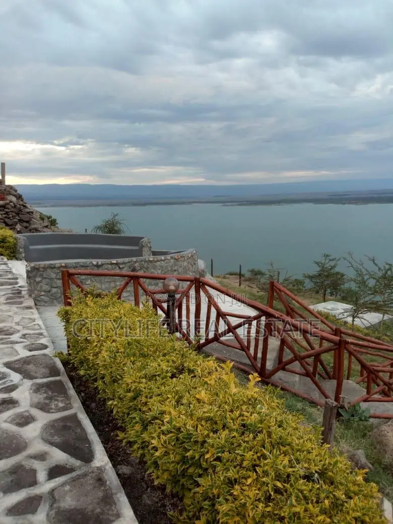 Non Operating Lodge/Hotel Seating on 5 Acre on the Top of a Hill