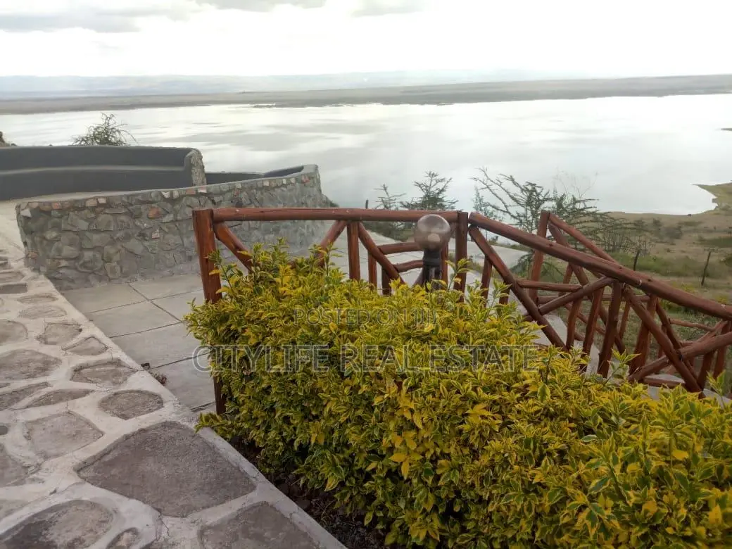 Non Operating Lodge/Hotel Seating on 5 Acre on the Top of a Hill