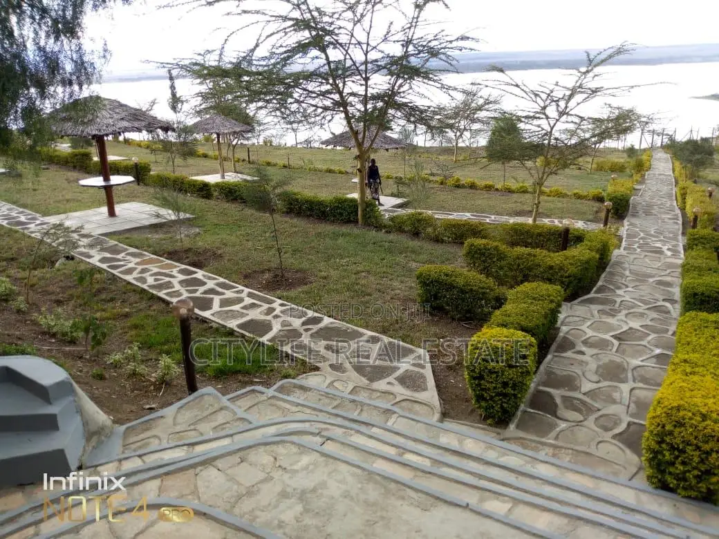 Non Operating Lodge/Hotel Seating on 5 Acre on the Top of a Hill