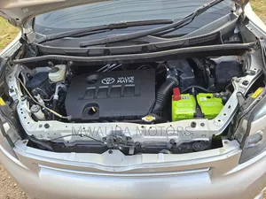 Toyota Voxy 2008 Silver