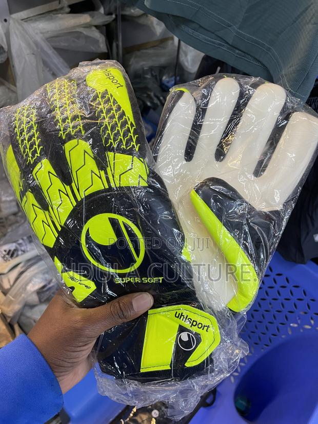 Goalkeeper Gloves - thumbnail 2