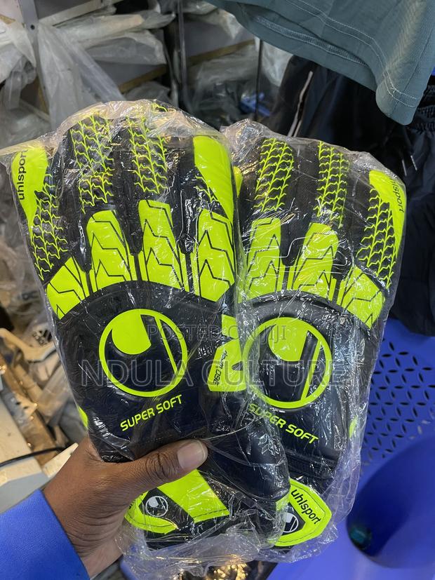 Goalkeeper Gloves - thumbnail 3