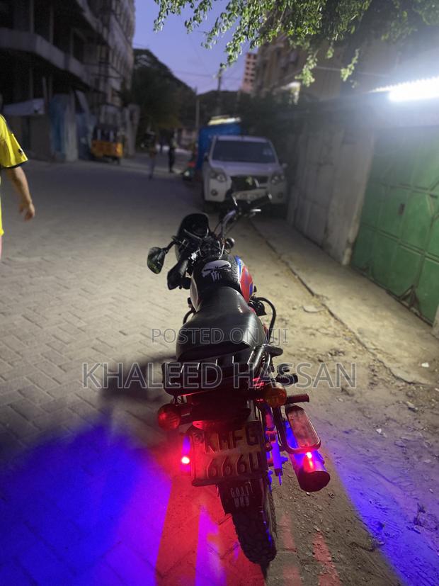 Bajaj Boxer 125 2019 Red - thumbnail 2