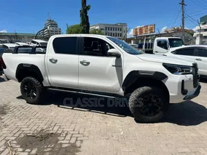 Toyota Hilux 2020 White