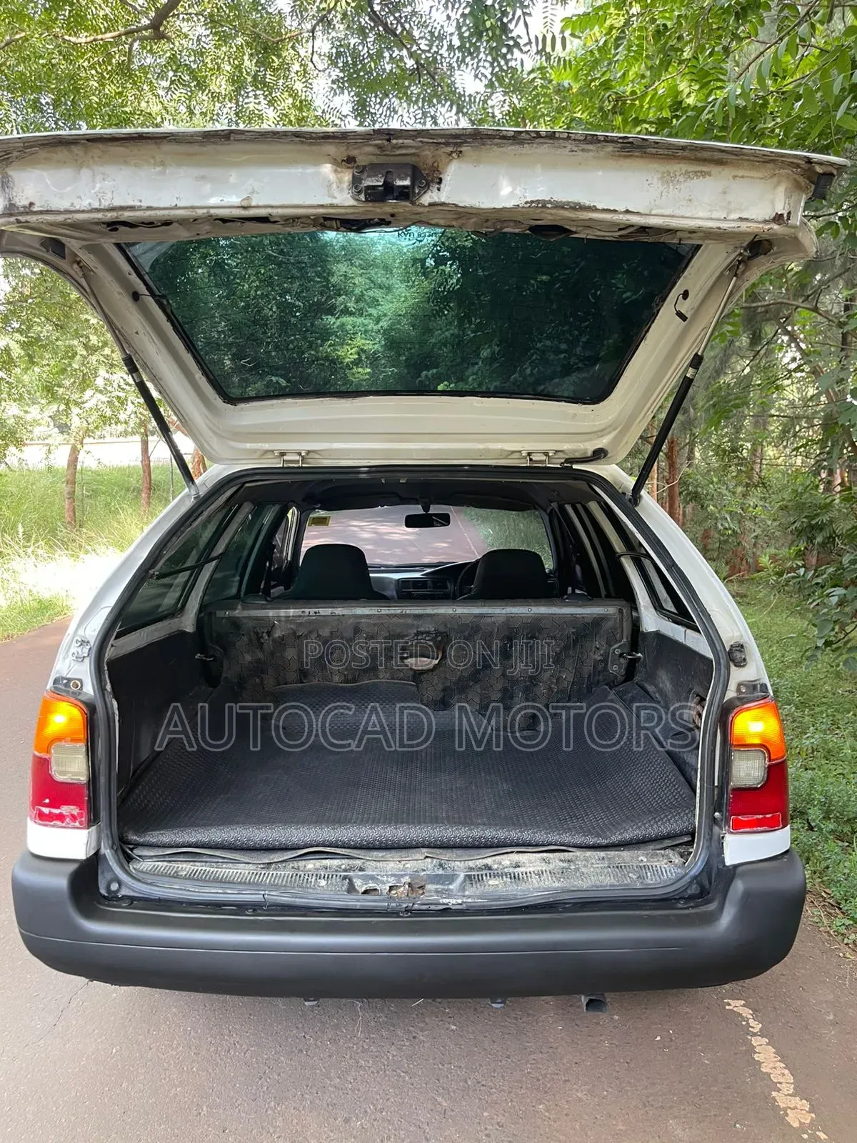 Toyota Corolla 1998 White