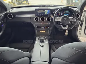 Mercedes-Benz C200 2019 Off white