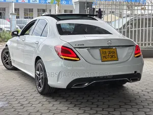 Mercedes-Benz C200 2019 Off white