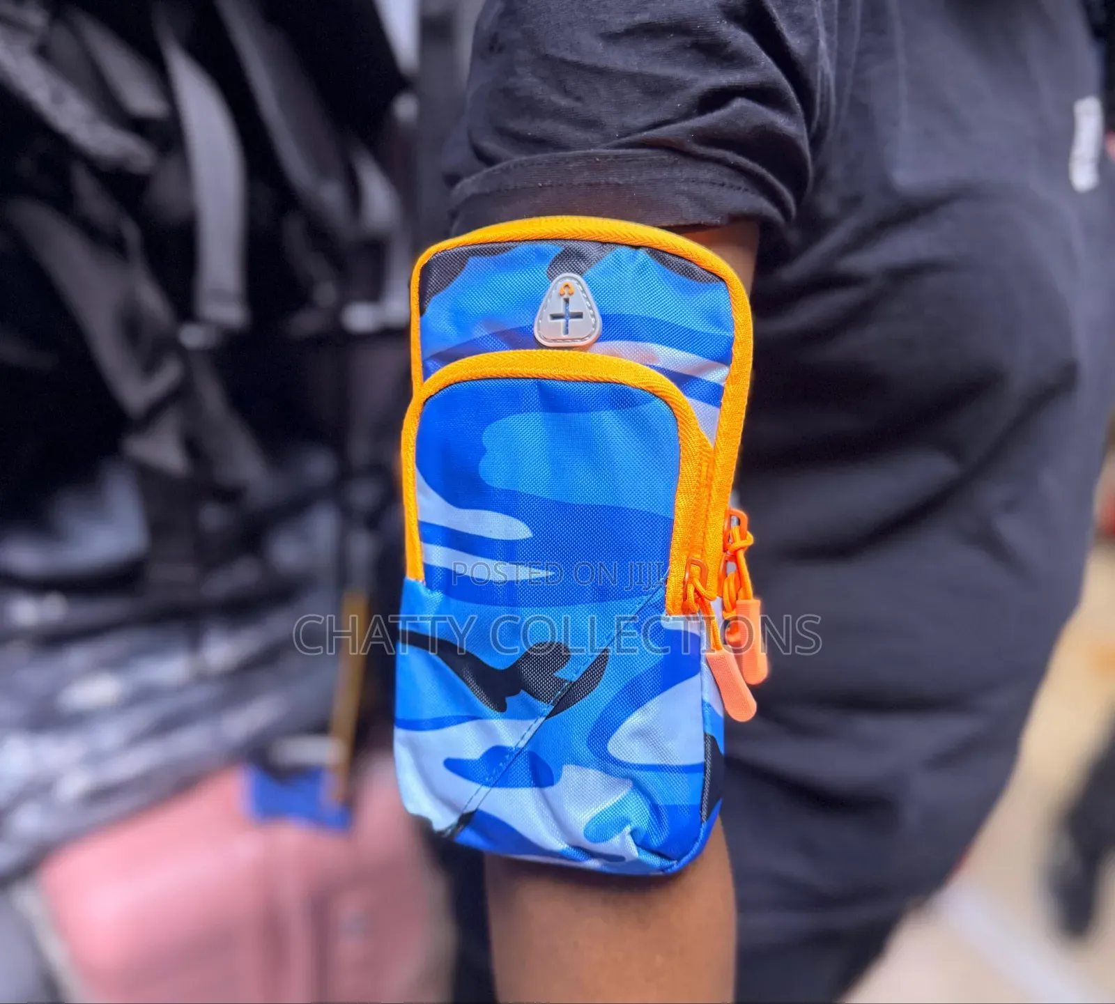 Unisex Sporty Arm Pouch With Multiple Pockets