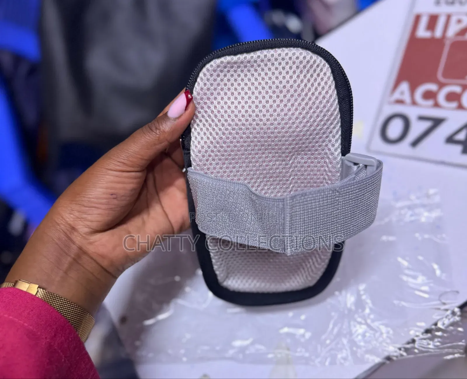Unisex Sporty Arm Pouch With Multiple Pockets