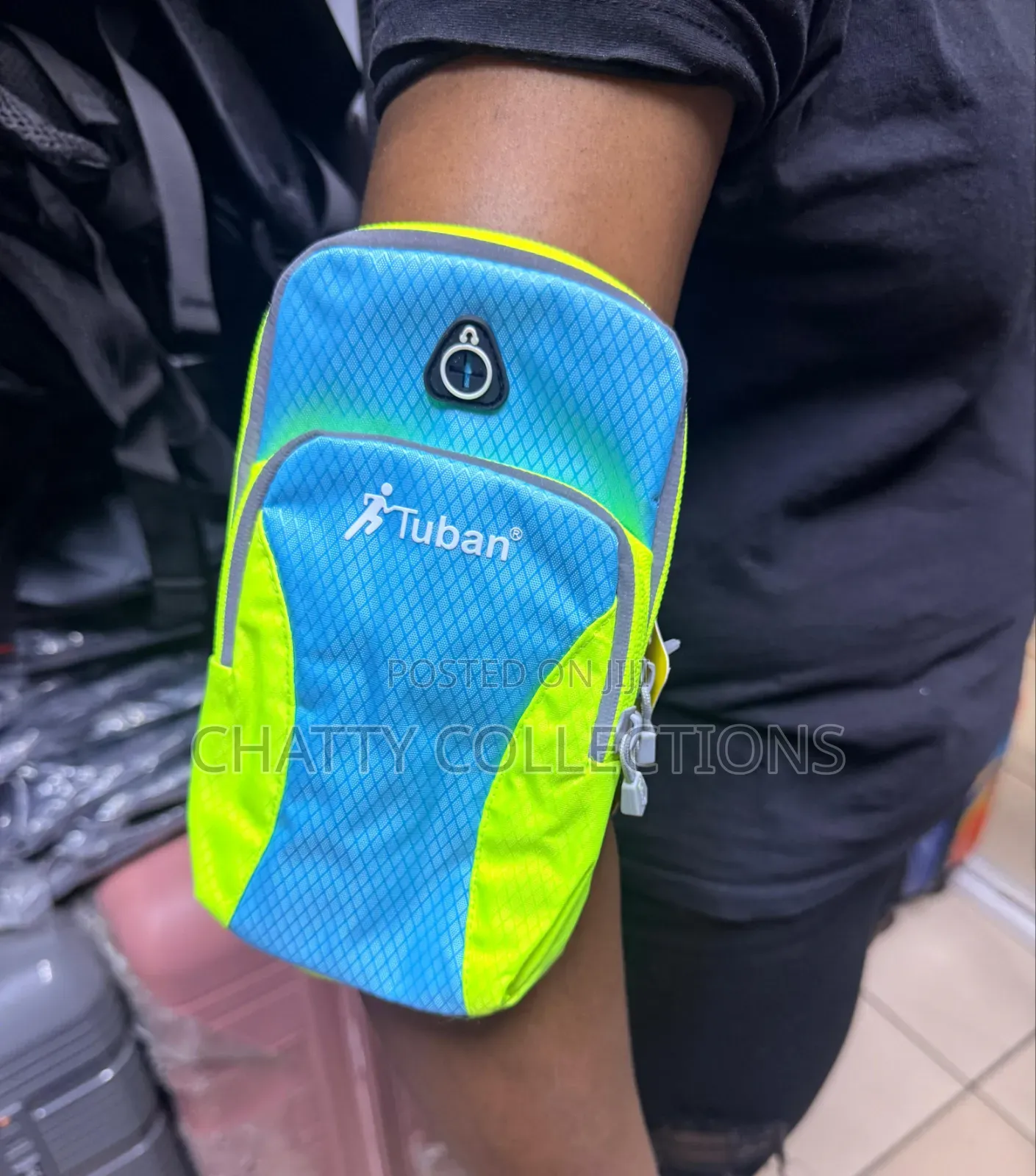 Unisex Sporty Arm Pouch With Multiple Pockets