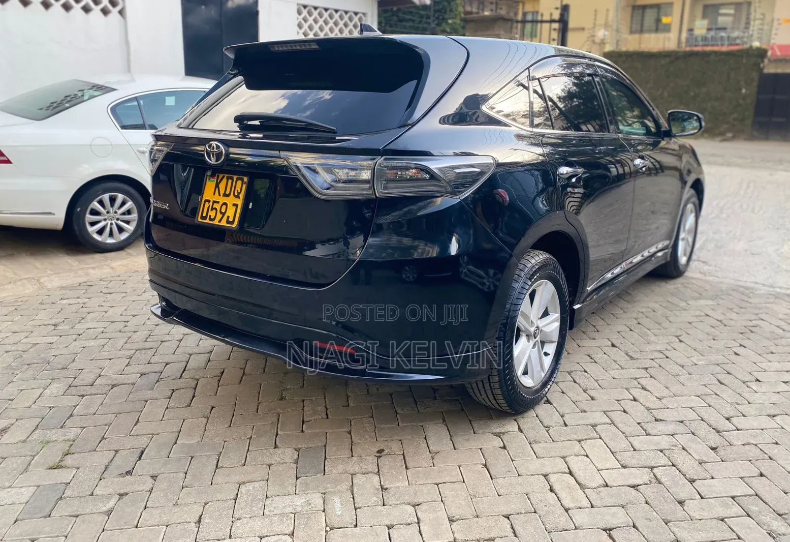 Toyota Harrier 2.0 2017 Black
