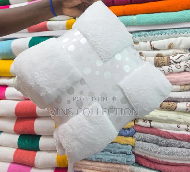 Plain Fleece Blanket With Ribbon - thumbnail 3