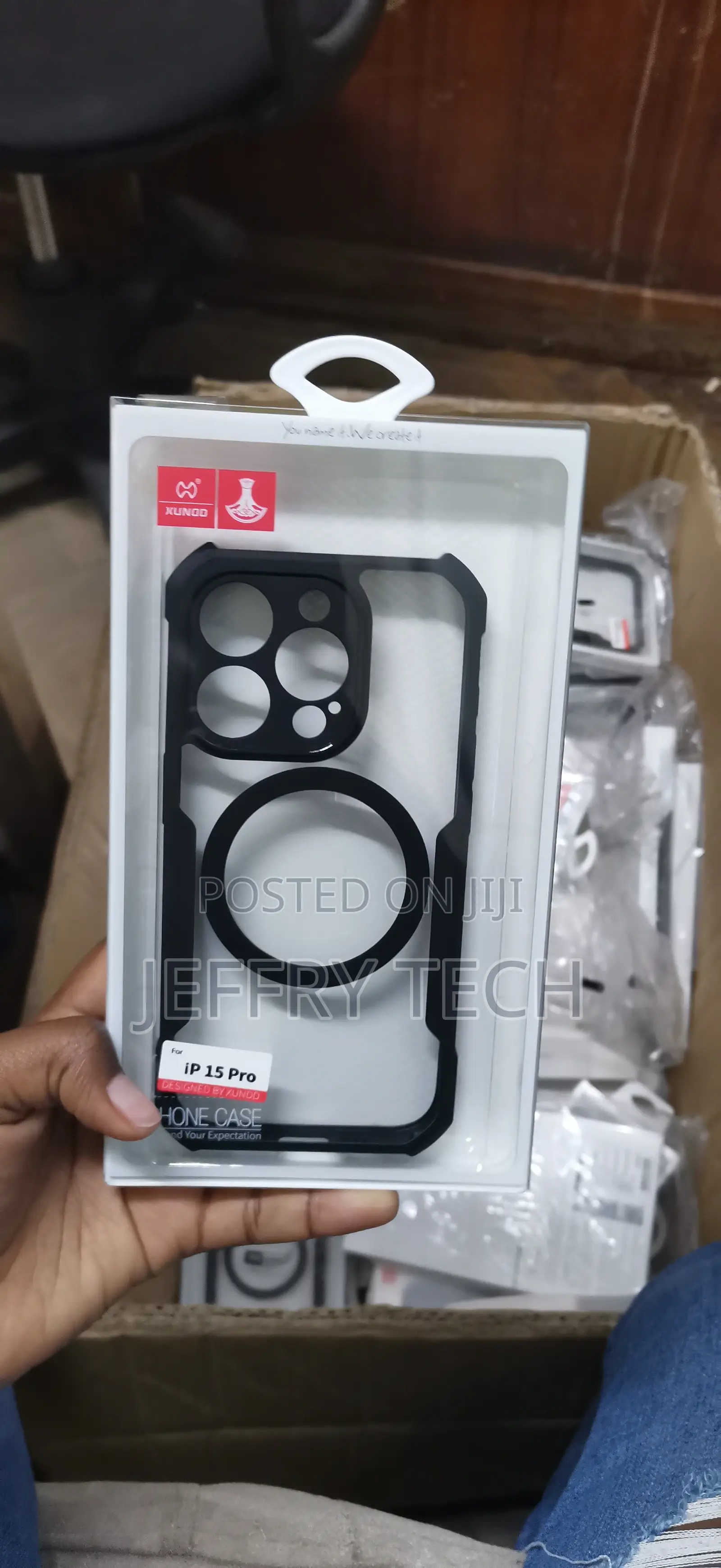 iPhone 15 Pro, a Transparent Back With a Black Bumper Built-in Magsaf