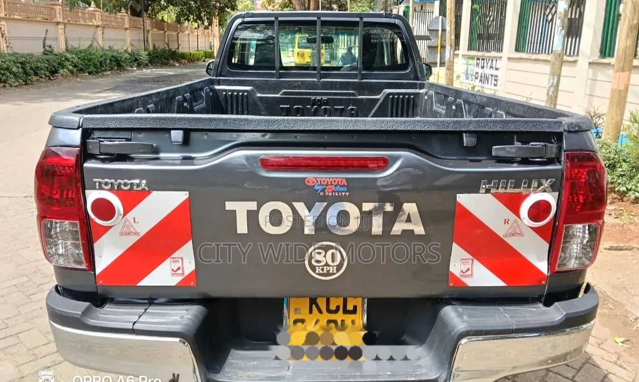 Toyota Hilux 2017 Gray