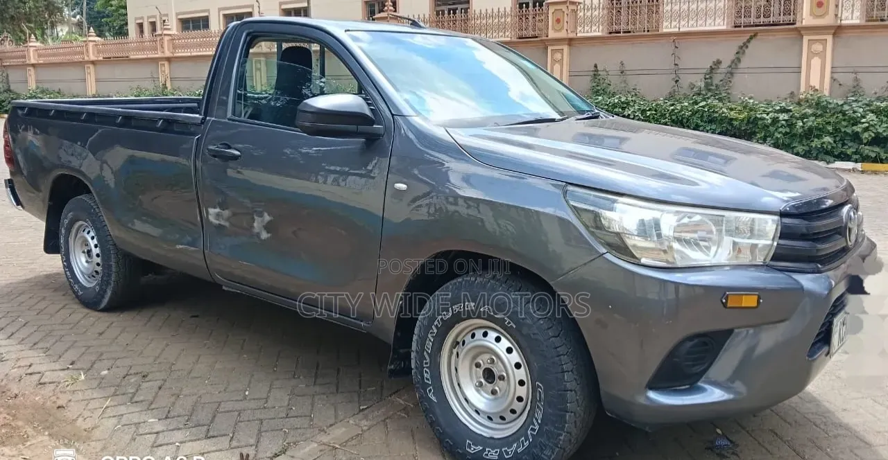 Toyota Hilux 2017 Gray