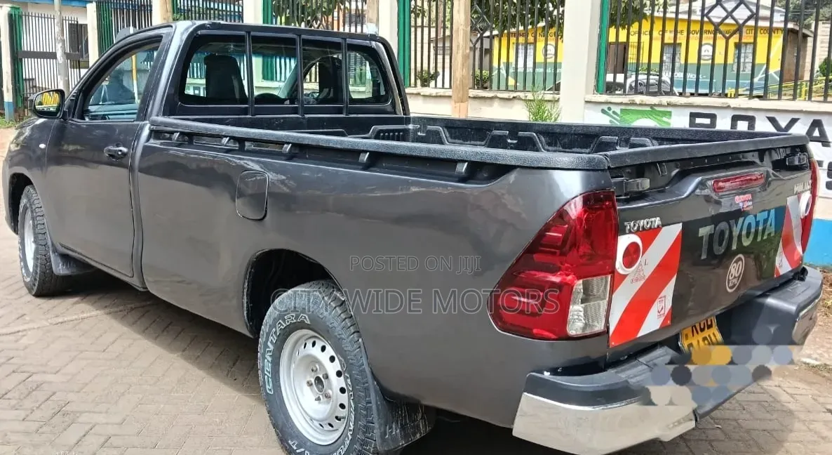 Toyota Hilux 2017 Gray