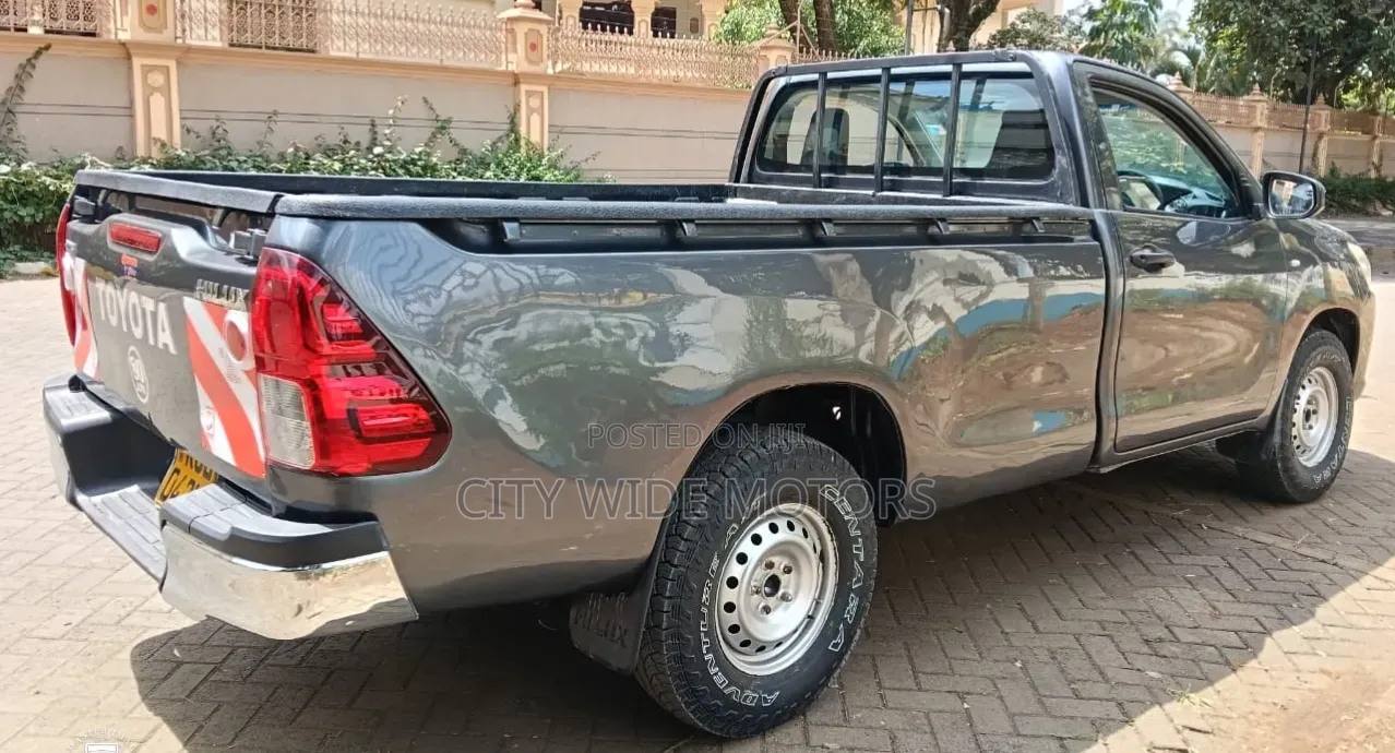 Toyota Hilux 2017 Gray