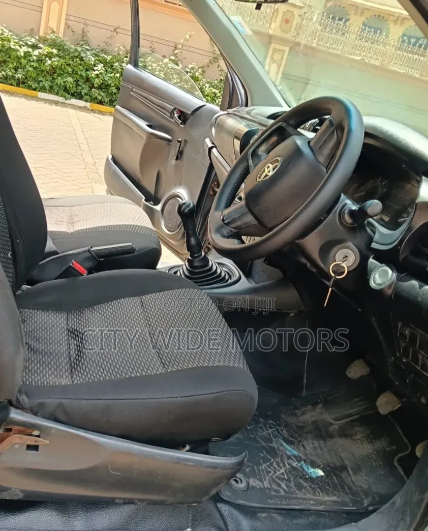 Toyota Hilux 2017 Gray