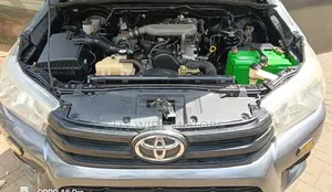 Toyota Hilux 2017 Gray