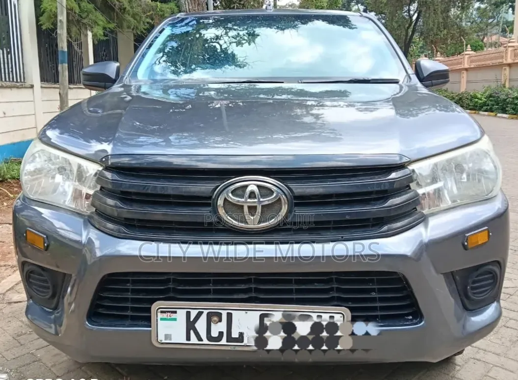 Toyota Hilux 2017 Gray