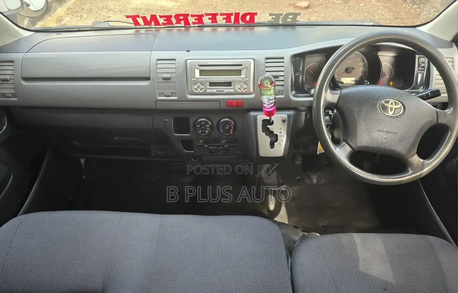 Toyota HiAce 2014 White