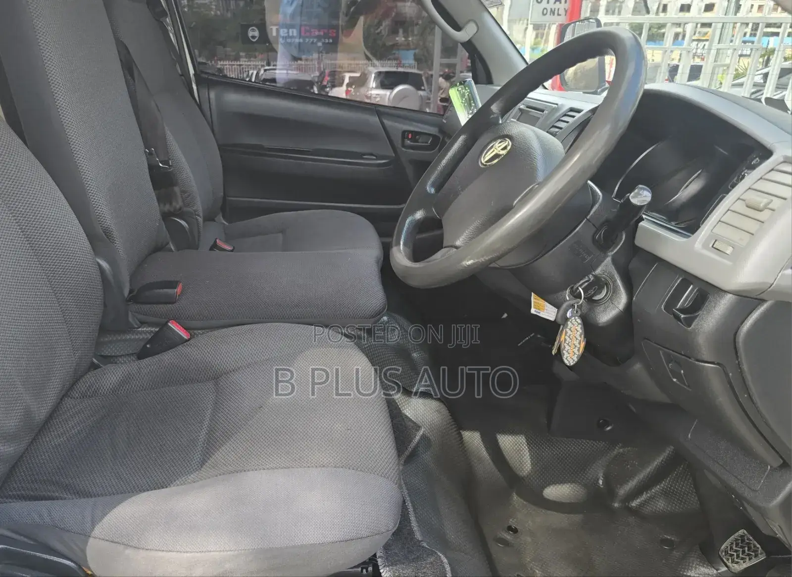 Toyota HiAce 2014 White