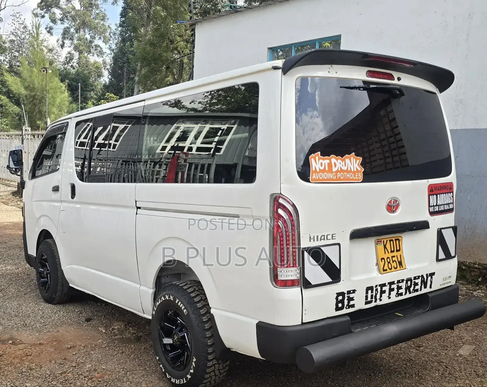 Toyota HiAce 2014 White