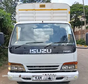 Isuzu NPR 2000 Model