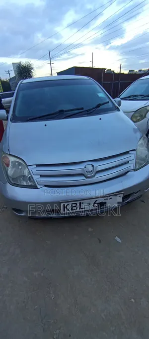 Toyota IST 2005 Silver