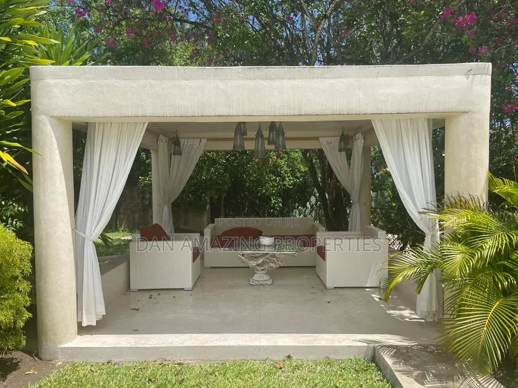 Furnished 6bdrm Villa in Diani On 1/2 Acre for sale
