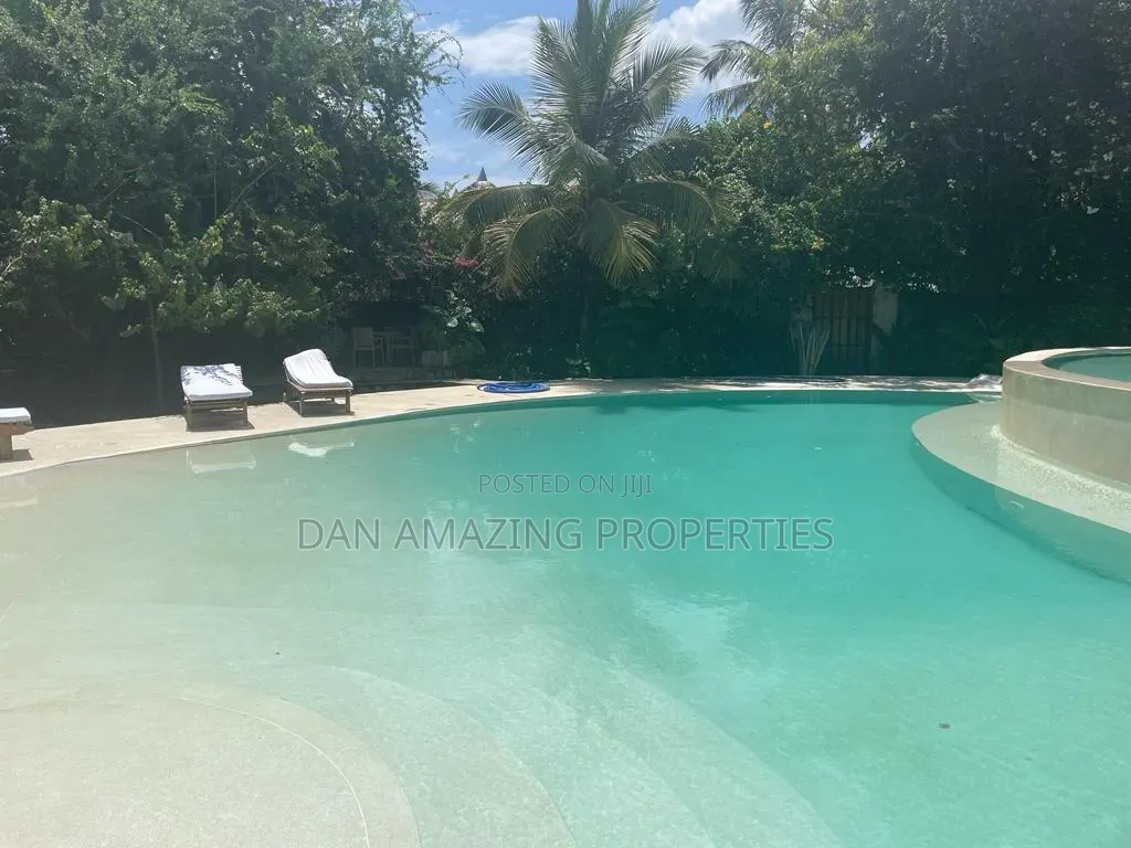 Furnished 6bdrm Villa in Diani On 1/2 Acre for sale