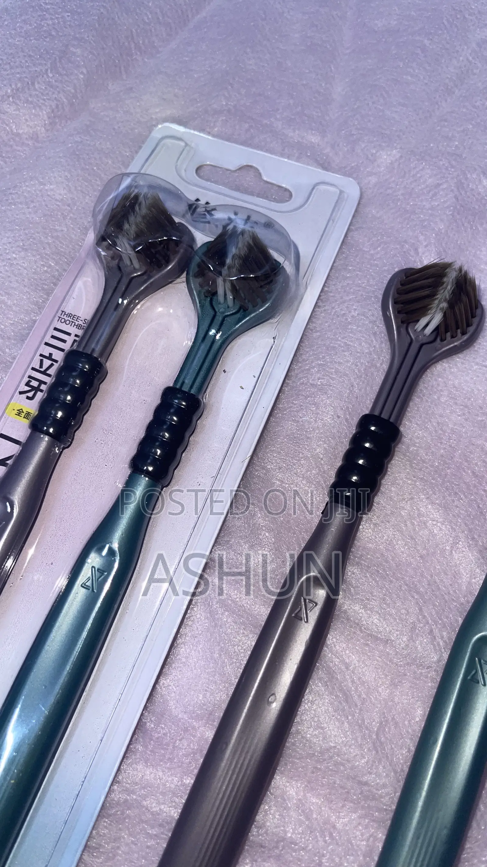 Three-Sided Soft Bristle Toothbrush Highly Efficient in Cleaning