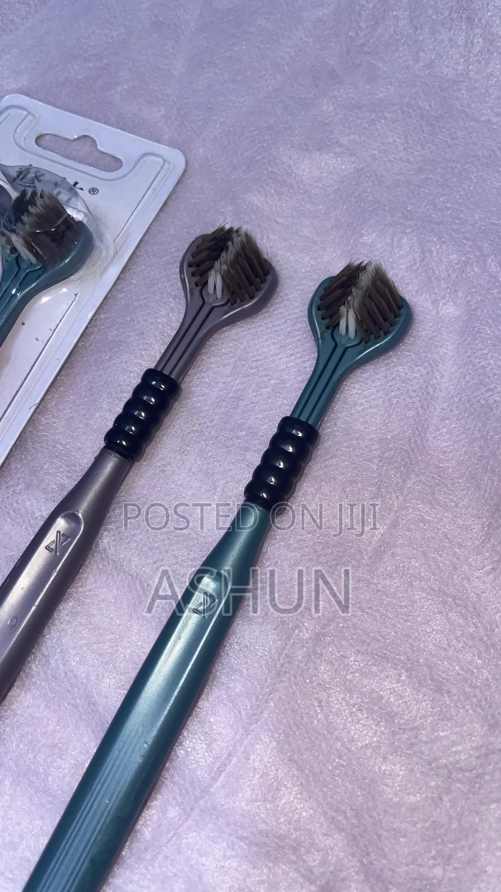 Three-Sided Soft Bristle Toothbrush Highly Efficient in Cleaning