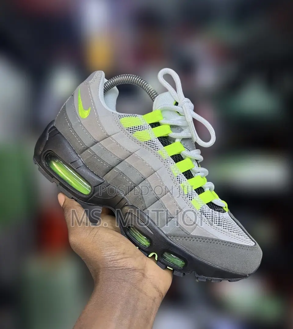 Liverpool Fc / Og Neon Airmax Size 40-45