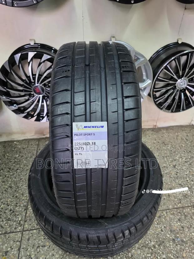 225/40zr18 Michelin - main view